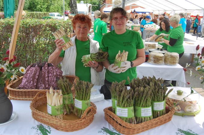 Ali so beli ali zeleni, je odvisno od načina gojenja.
