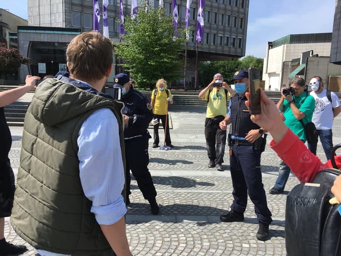(JAVNO PISMO) Policijska represija proti protestnicam in protestnikom je popolnoma nedopustna!