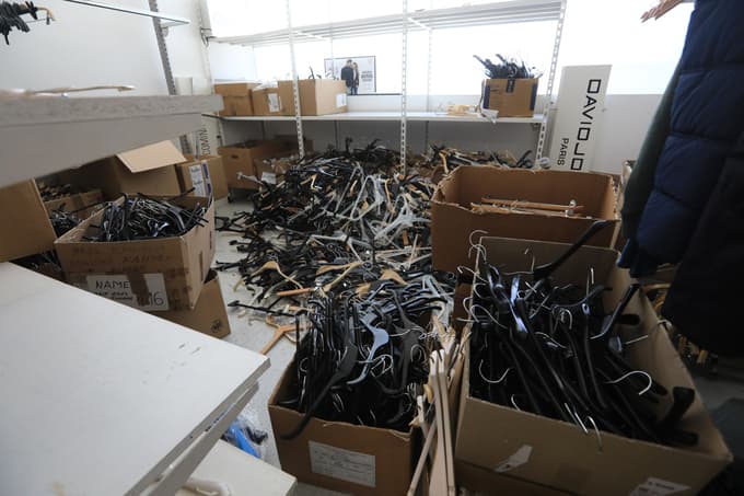 (FOTO) Zapira se trgovina, kjer so trgovke stregle kupcem, poznale številke spodnjega perila Mariborčanov, pa tudi vedele, kaj bo v loncu