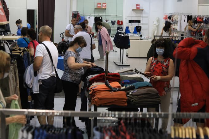 (FOTO) Zapira se trgovina, kjer so trgovke stregle kupcem, poznale številke spodnjega perila Mariborčanov, pa tudi vedele, kaj bo v loncu