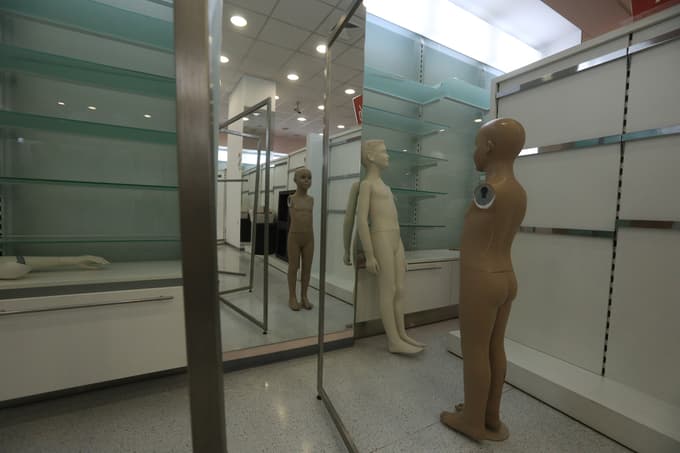 (FOTO) Zapira se trgovina, kjer so trgovke stregle kupcem, poznale številke spodnjega perila Mariborčanov, pa tudi vedele, kaj bo v loncu