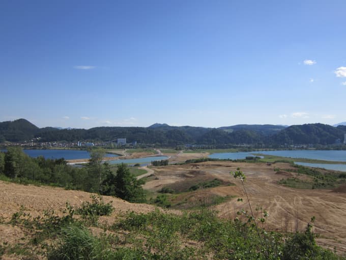 Pregrada med Velenjskim in Šoštanjskim jezerom - največ materiala za zapolnitev pregrade so si obetali od gradnje tretje razvoje osi.