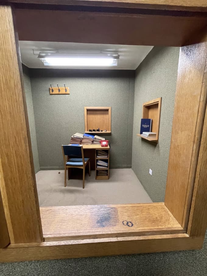 Vložišče, sprejemnica.