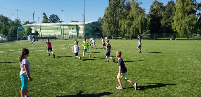 Počitniško varstvo je v športni dvorani Mladika in na okoliških športnih površinah.