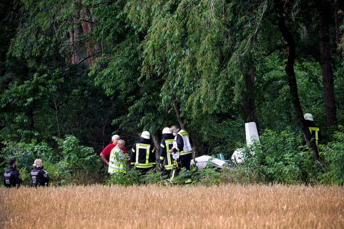 (FOTO) Nemški Rambo na begu: Policija išče moškega, ki ima pri sebi pištolo, lok, puščice in nož