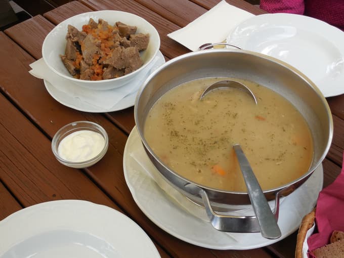 Gobova juha z ajdovimi žganci