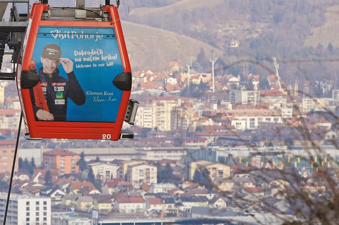 Velik problem Pohorja so tudi zastarele žičnice. Pohorska vzpenjača (na fotografiji)  sicer ni med njimi.  