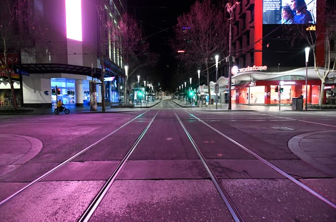 Melbourne je ponoči postal mesto duhov. Velja namreč policijska ura od osme zvečer do pete zjutraj.