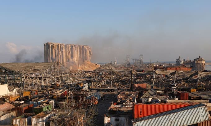 (FOTO in VIDEO) Velika katastrofa: V eksplozijah v Bejrutu umrlo najmanj sto ljudi, več kot 4000 ranjenih