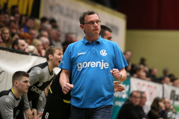 Trener se je tudi zaradi sinov dal testirati in je bil negativen. 