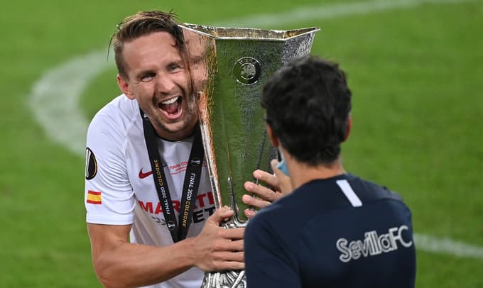 (FOTO) Sevilla v šestem finalu do šeste zmage, Handanović ostaja brez lovorike