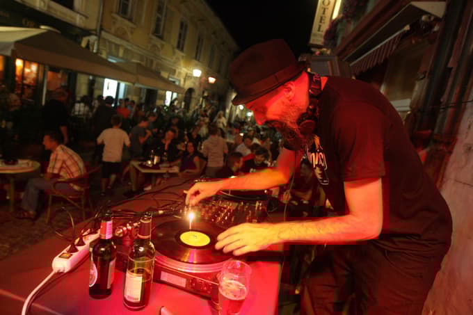 Za dobro glasbo bodo poskrbeli tudi didžeji. 