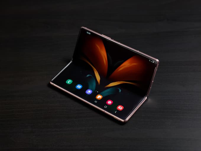 (FOTO) Samsung je predstavil tretjo generacijo pregibnega mobilnika Galaxy Z Fold2
