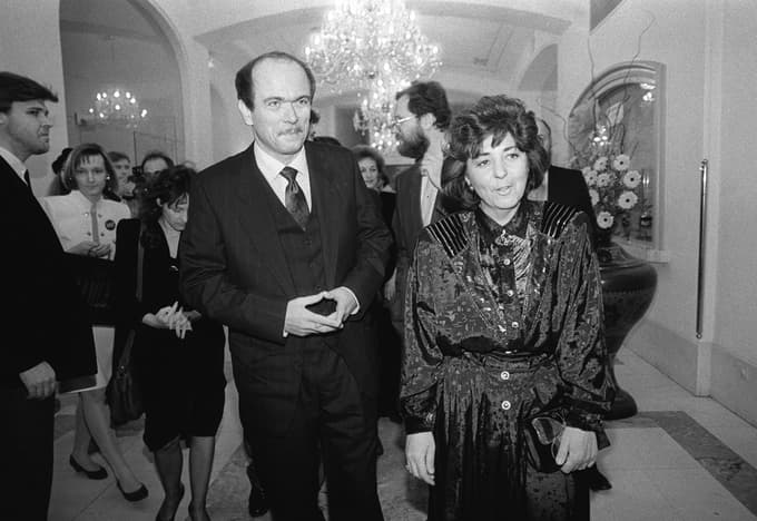 7. december 1990, SNG Maribor, premiera Hamleta Tomaža Pandurja: dr. Janez Drnovšek in Magdalena Tovornik 