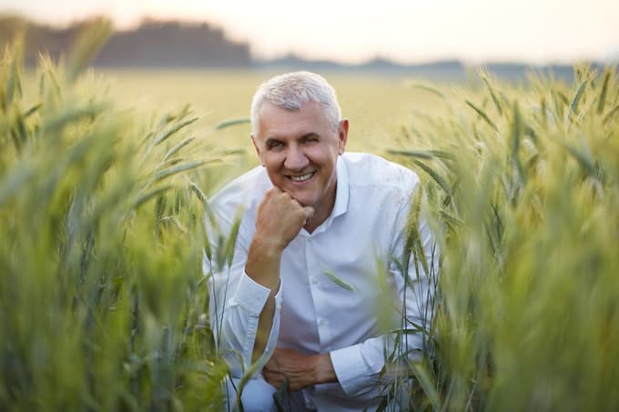 "Teorije zarot povzročajo škodo, ker ljudje nikomur več nič ne verjamejo."