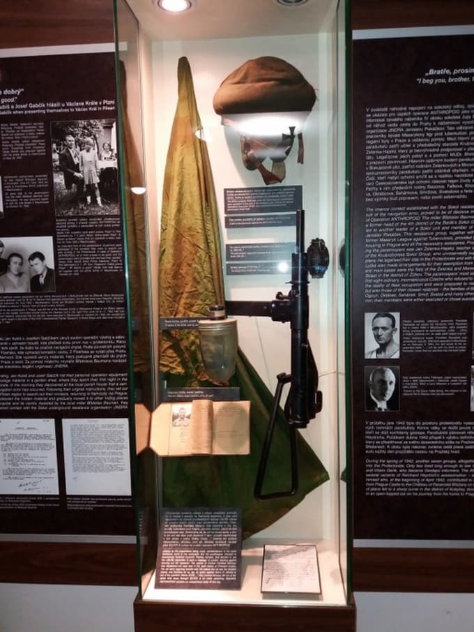 Replike orožja atentatorjev