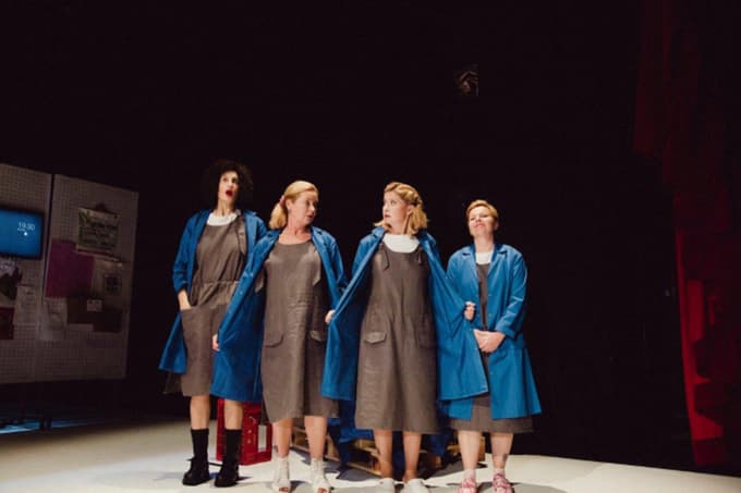 (Gledališka kritika) Socialna drama, smešna kot komedija, ki je v bistvu žalostna