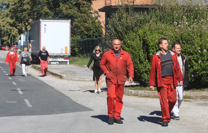 Delavci Cimosa: "Vrgli so nas iz tovarne kot smeti"