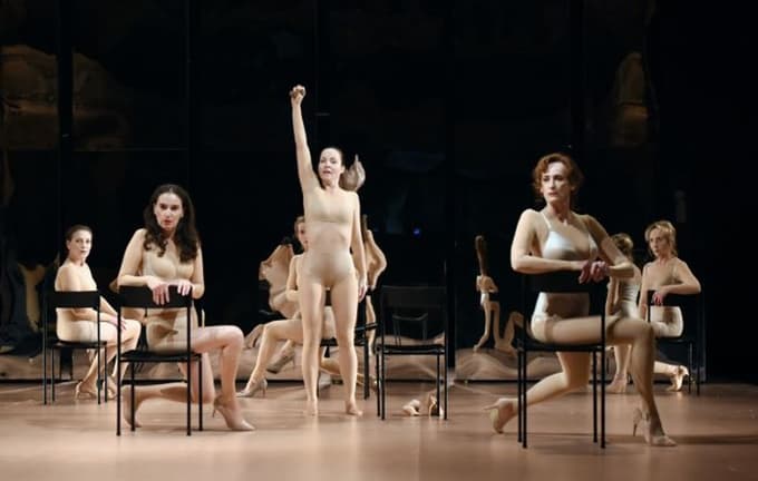 Predstava Moj mož v ljubljanski Drami v režiji Ivane Djilas