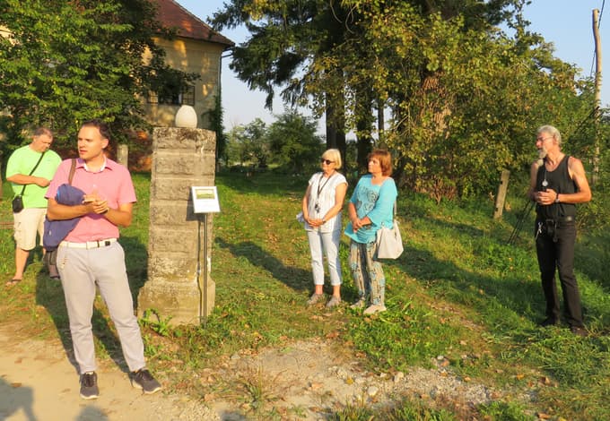 Aljoša Ciglar (levo) in Ignac Janžekovič (desno) sta poskrbela za nevsakdanji vodeni ogled mestne znamenitosti.