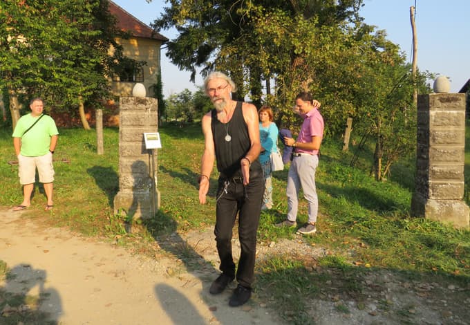 Ignac Janžekovič obiskovalcem rad razkrije skrivnosti dvorca Ristovec.