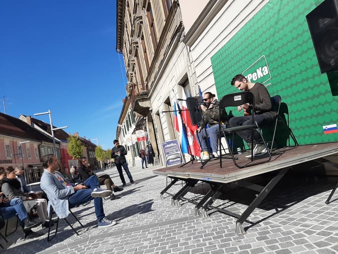 Emkej in Vid Turica sta odprla mariborsko konferenco o mladih na trgu dela.