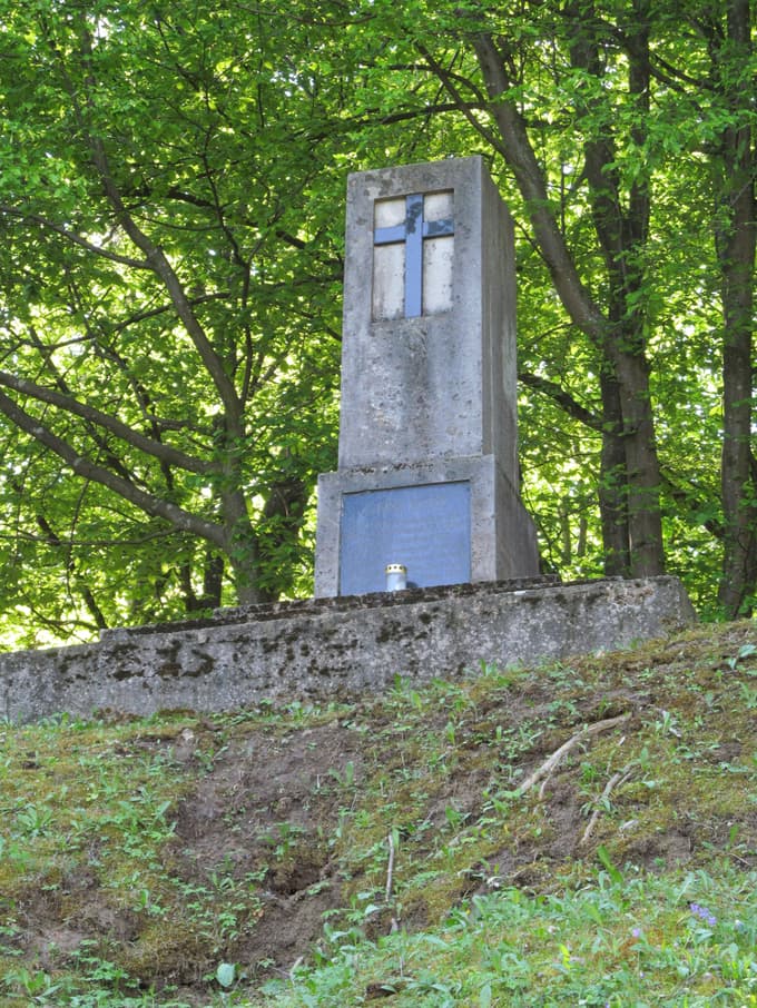 Spomenik Črni križ pred Lenartom je povezan z Ilaunigovim delom.