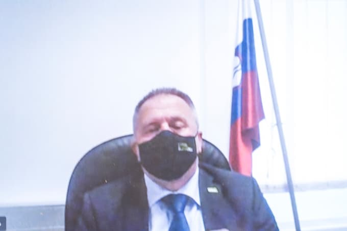 Oglasil se je tudi gospodarski minister Zdravko Počivalšek: "Toliko sredstev kot jih ima Slovenija v naslednjih sedmih letih, jih ni imela še nikoli. Imate mojo podporo, da pomemben del teh sredstev namenimo tudi Pohorju."