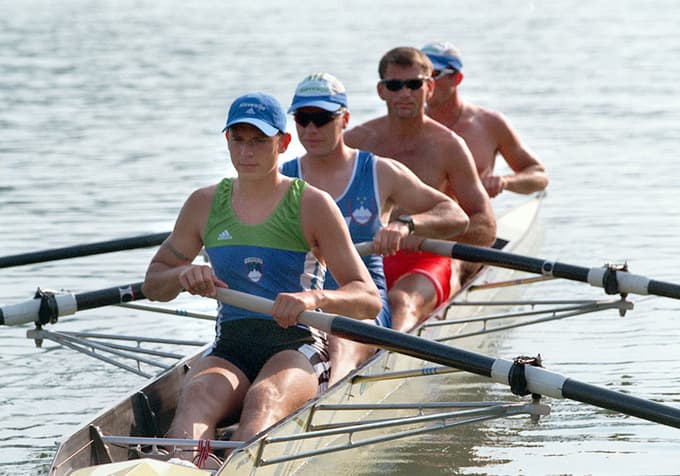 Reprezentančni četverec brez krmarja leta 2001 na treningu v Bresternici (od leve): Matej Prelog, Rok Kolander, Milan Janša in Jani Klemenčič