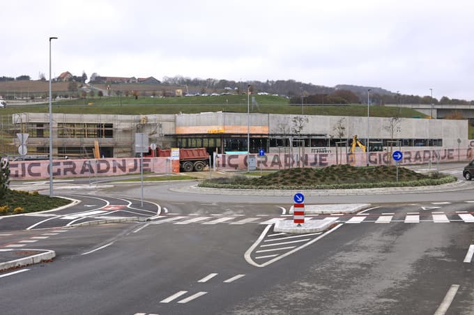 Naselje Šentilj je z gradnjo krožišča in nakupovalnih centrov ter obnovo železnice dobilo novo podobo.