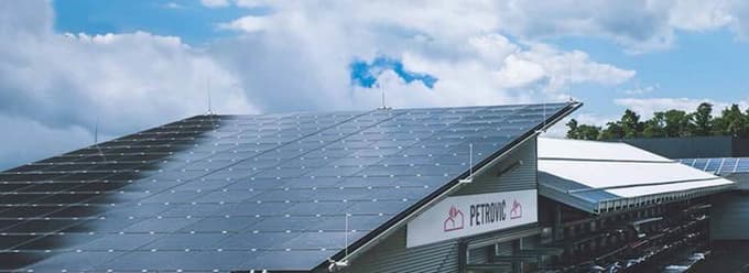 Sončna elektrarna na strehah celotnega podjetja omogoča proizvodnjo električne energije za lastne potrebe, poleg tega kar 60 odstotkov proizvedene energije oddajo v omrežje.