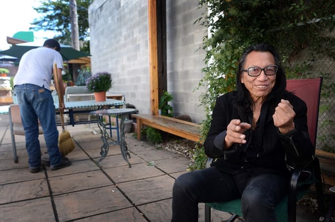 Umrl ameriški pevec in pesnik Sixto Rodriguez, za katerega so mnogi mislili, da je umrl že davno
