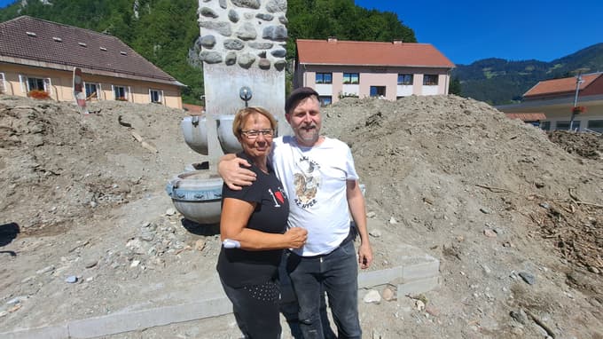 Ciril Horjak in Romana Lesjak pri Plečnikovem spomeniku