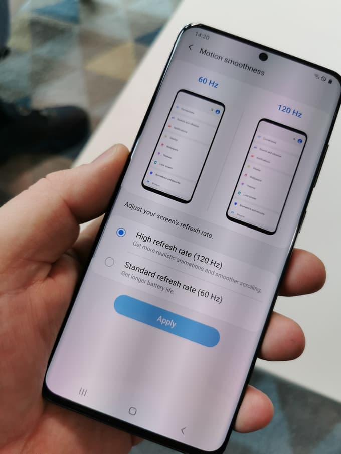 Uporabnik lahko v zaslonskih nastavitvah namesto 60 Hz osveževanja zaslona izbere vrednost 120 Hz, kar se odraža v bolj realističnih animacijah in bolj gladkem premikanju po zaslonu. 