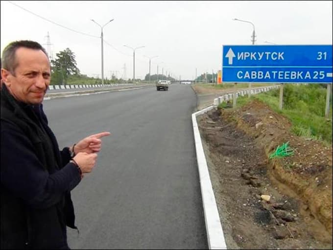 Naokrutnejši ruski morilec se je v spremstvu policistov vrnil na prizorišče svojih zločinov.