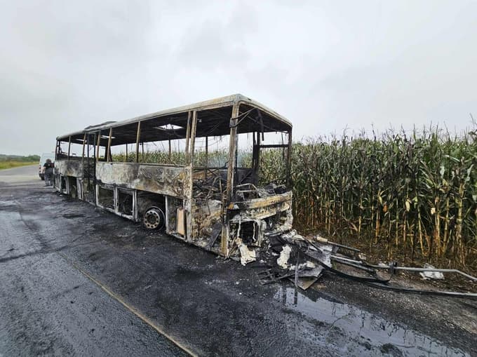 Lanskega avgusta so v Hočah ukradli avtobus, se vozili z njim in ga na koncu pri gramoznici zažgali.