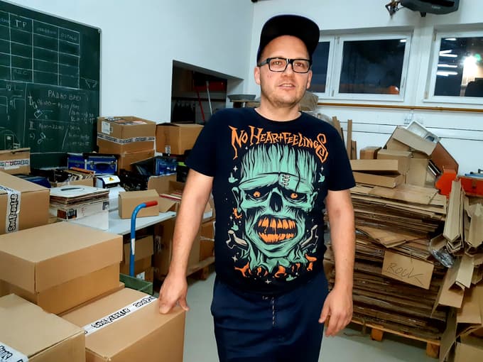 Nejc Jakopin: "V tovarni SuolPeddler tiskamo nove in nove stare vinilke."