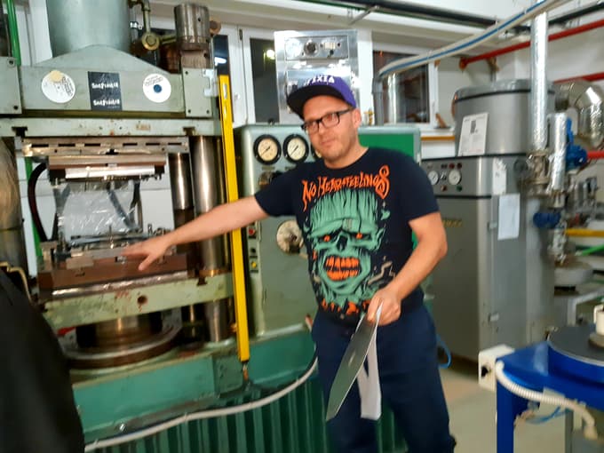 Nekateri še tudi novo glasbo snemajo analogno.