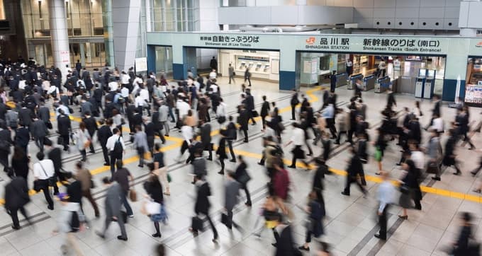 (ANALIZA) Ljudje v individualističnih družbah izkušajo manj osamljenosti