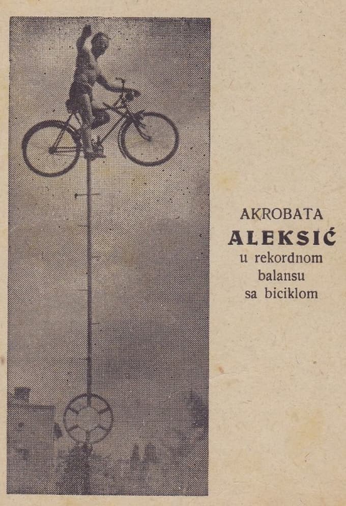 Ena od reklam za akrobata - rekordno ravnotežje na kolesu