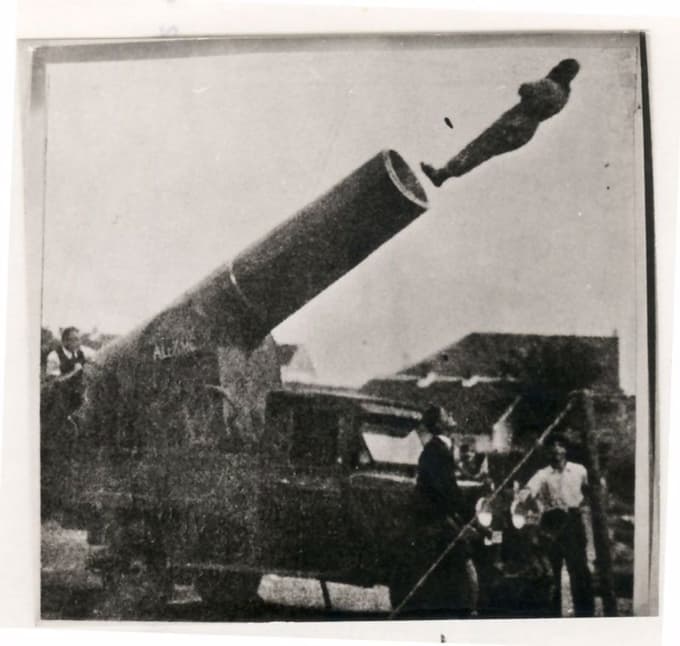 Aleksić je iz topa izstreljeval sebe in druge