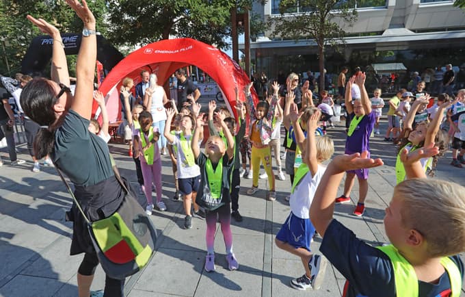 Tudi otroci vedo, da je razgibavanje pred tekom pomembno.