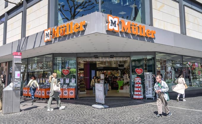 Družinske zdrahe Müllerjevih bi lahko čutili tudi zaposleni v verigi drogerij. 