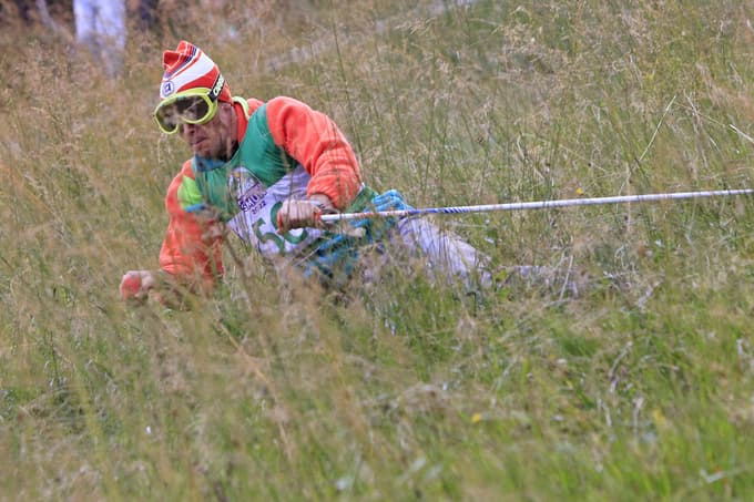 (FOTO in VIDEO) Športni vikend in retro smuk: "Naj se vsuje trpotec, ne bojimo se niti kislice niti divje detelje ..."