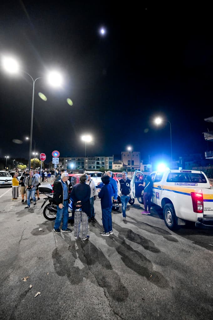 Minuli ponedeljek je ljudi na prosto pregnal zadnji v seriji močnejših potresov.