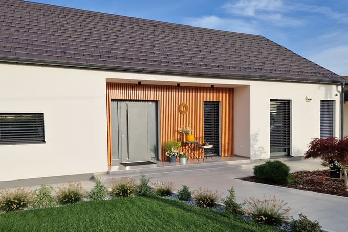 Dekorativno alu-les fasadno oblogo odlikujejo naravna lepota in neverjetna obstojnost. 