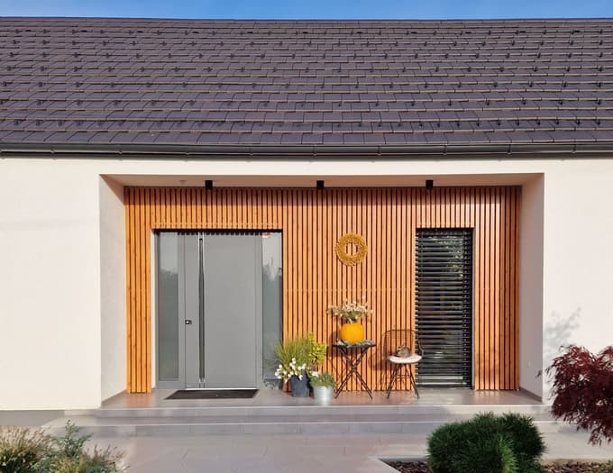 Hit med fasadnimi oblogami: Za videzom lesa se skriva trajnost tega materiala