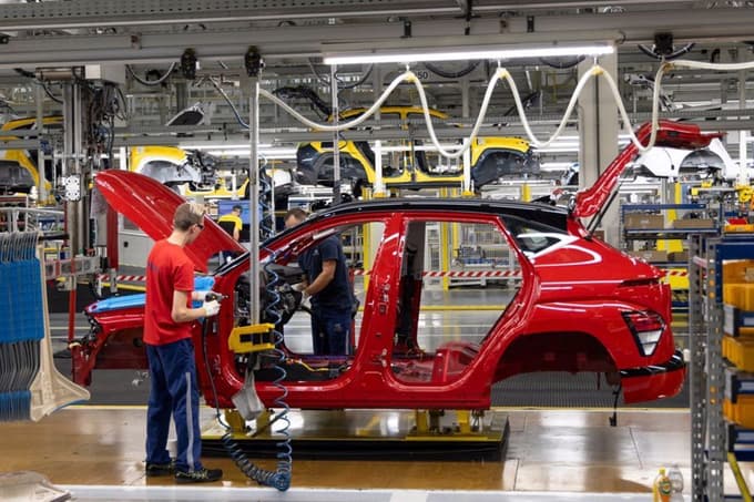Dnevno v treh izmenah izdelajo okrog 1400 avtomobilov.