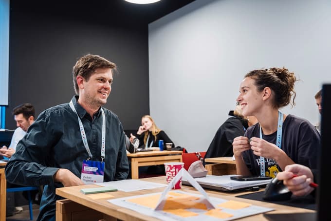 Oblikovalec Dušan Pogačar z eno od mentorirank