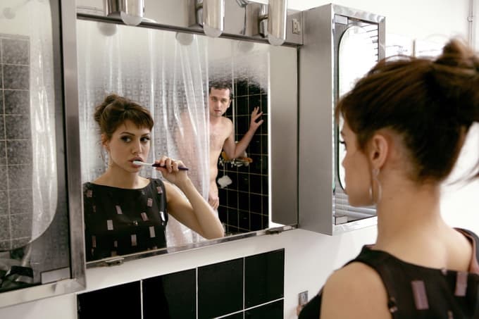 V filmu Ljubezen in ostale neprilike. 